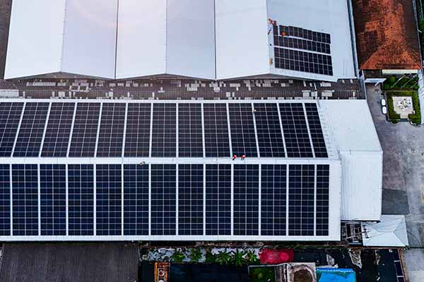 Warehouse solar panels in Manchester